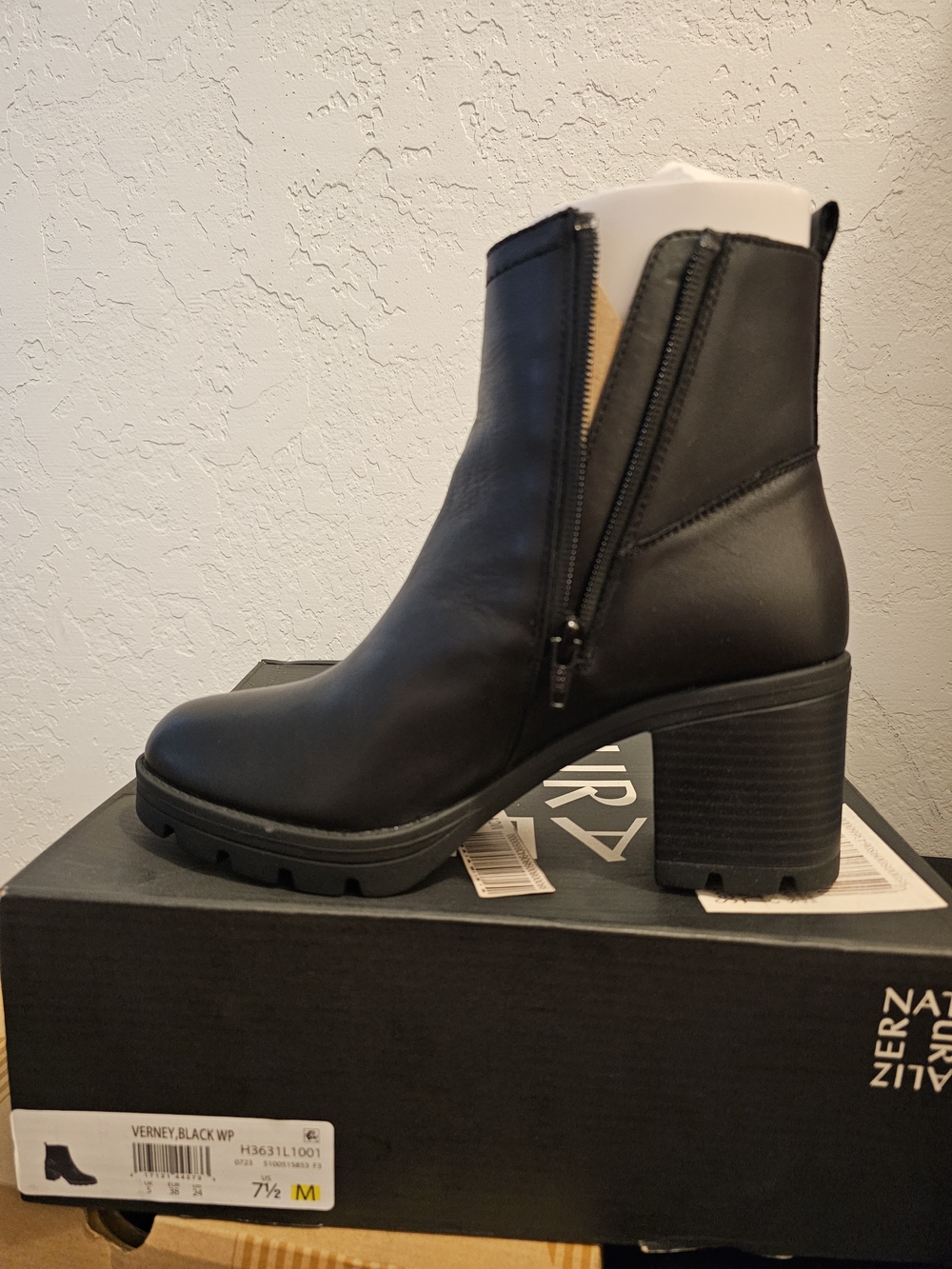 Naturalizer Black Leather Heel Zip Ankle Boots